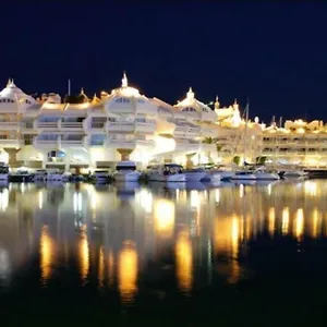 https://puerto-marina-benalmadena-29630-4.hotelsinnerja.org